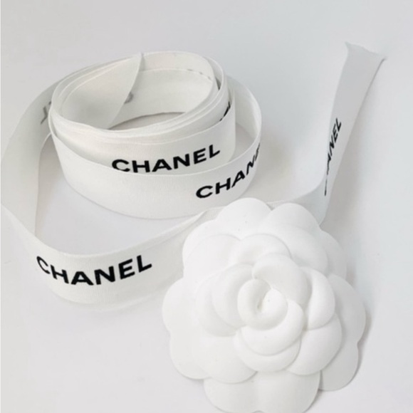 CHANEL Camellia Flower And Ribbon - Picture 2 of 9